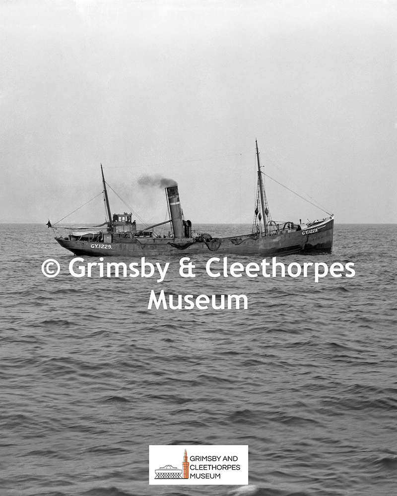 ‘Collingwood’ GY.1229 with Naval personnel on the bridge c1917