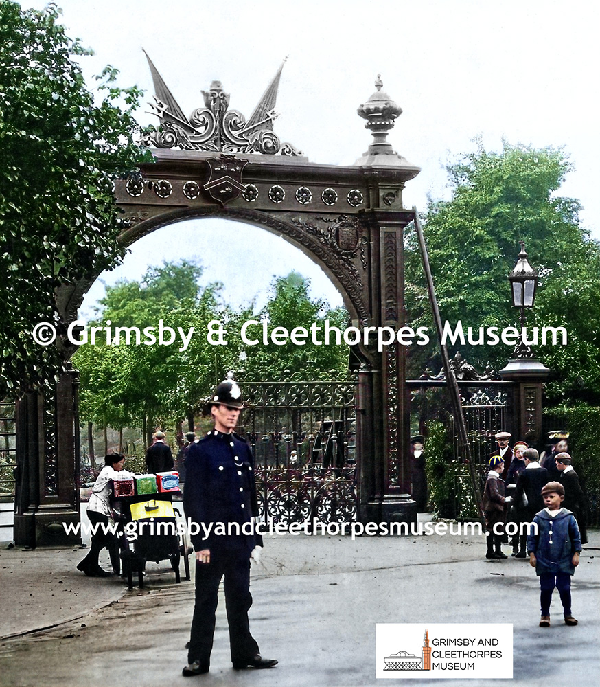 The gate at one entrance to People’s Park, Grimsby c1910 – colourised