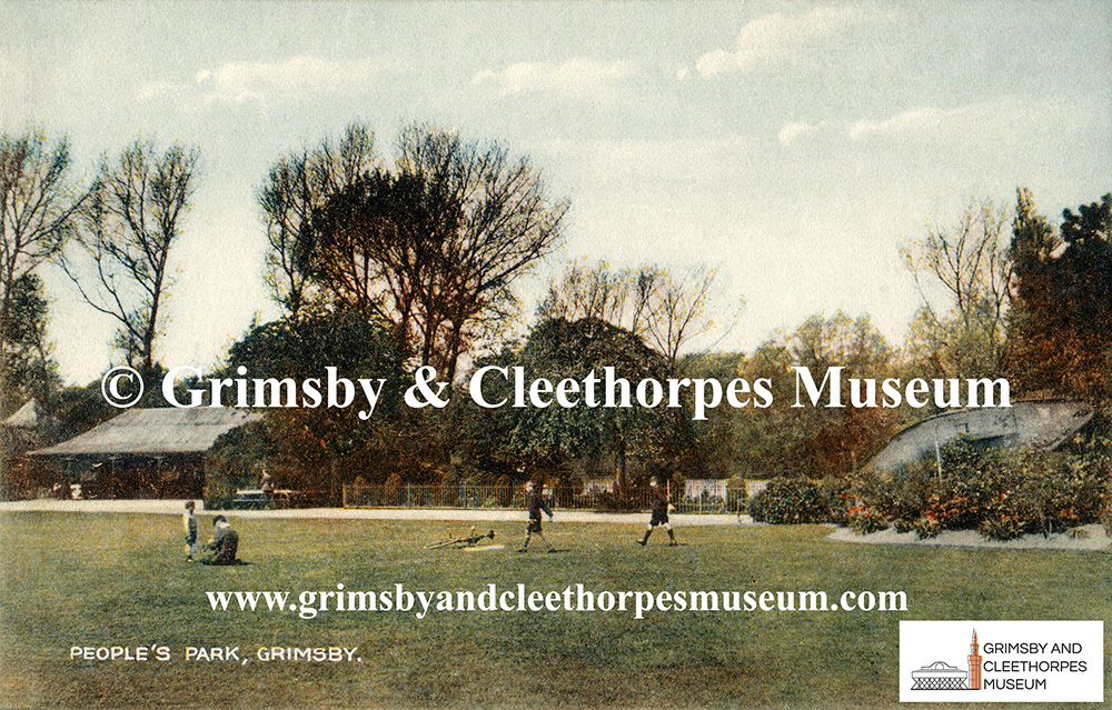 People’s Park; the refreshment pavilion and the WW1 tank ‘Edna’ c1920s