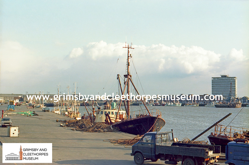 ‘Ross Civet’ GY.652 on the North Wall, Grimsby 1982