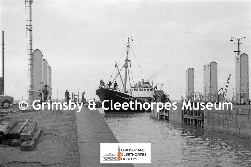 ‘Ross Jaguar’ GY.494 arriving at Grimsby (small lockpit) 1972